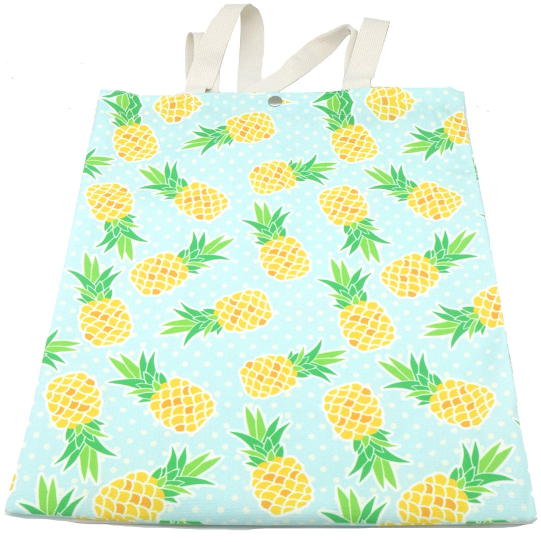 Lichtblauwe canvas shopper 40 x 33 cm met gele ananasprint, witte hengsels en druksluiting