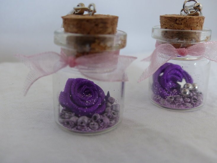 Flower jar charm - Medase
