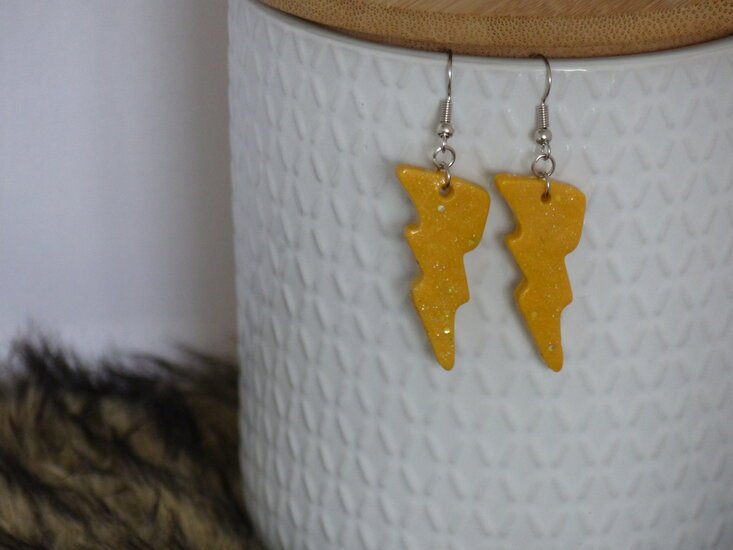 Handmade bliksem oorbellen - Sparkling buttercup - Medase