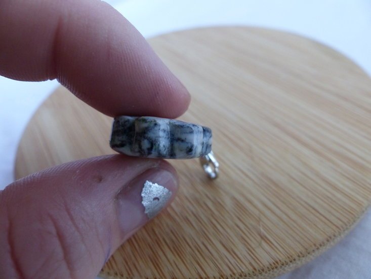 Handmade bloemen bedel - black & white - Medase
