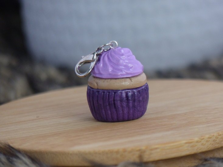 Handmade cupcake bedel - Purple - Medase