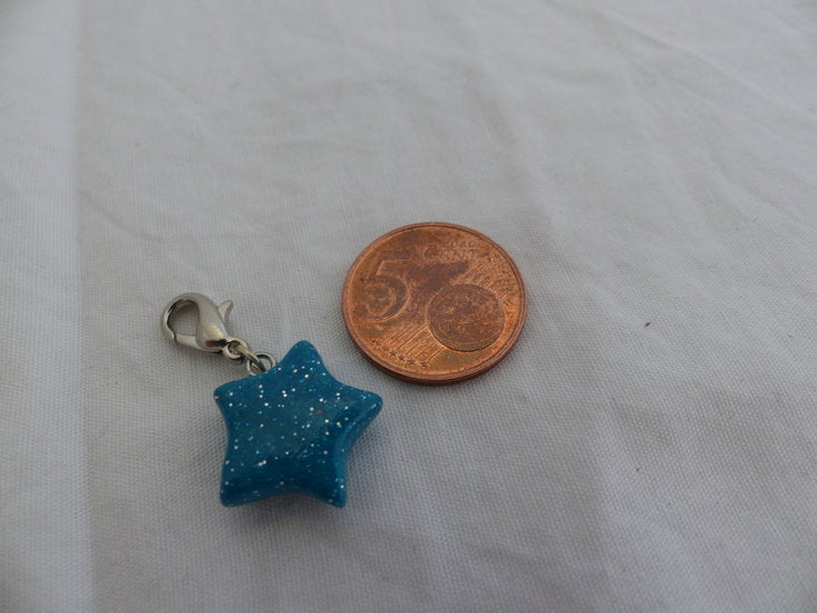Handmade turquoise glitter ster bedel - klein - Medase