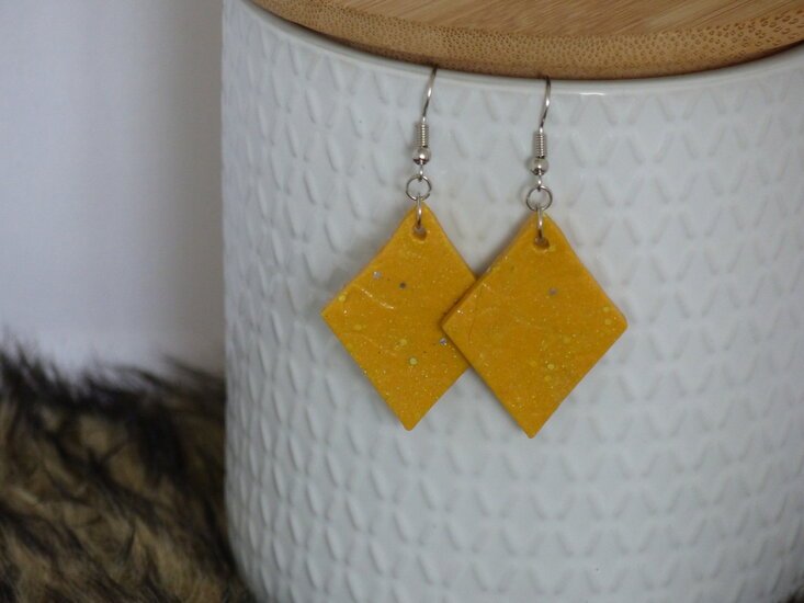 Handmade wiebertjes oorbellen - Sparkling buttercup - Medase