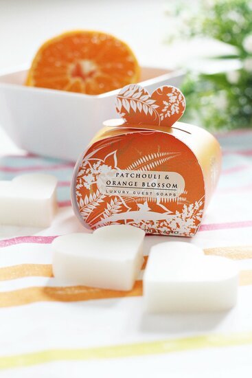 Hartjesvormige zeep 3 stuks van 20 gram - Patchouli & Orange Flower - Medase