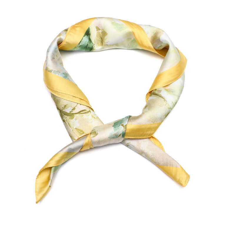 Vierkant geel bloemen sjaaltje 70 x 70 cm met bloemenprint en satijnlook
