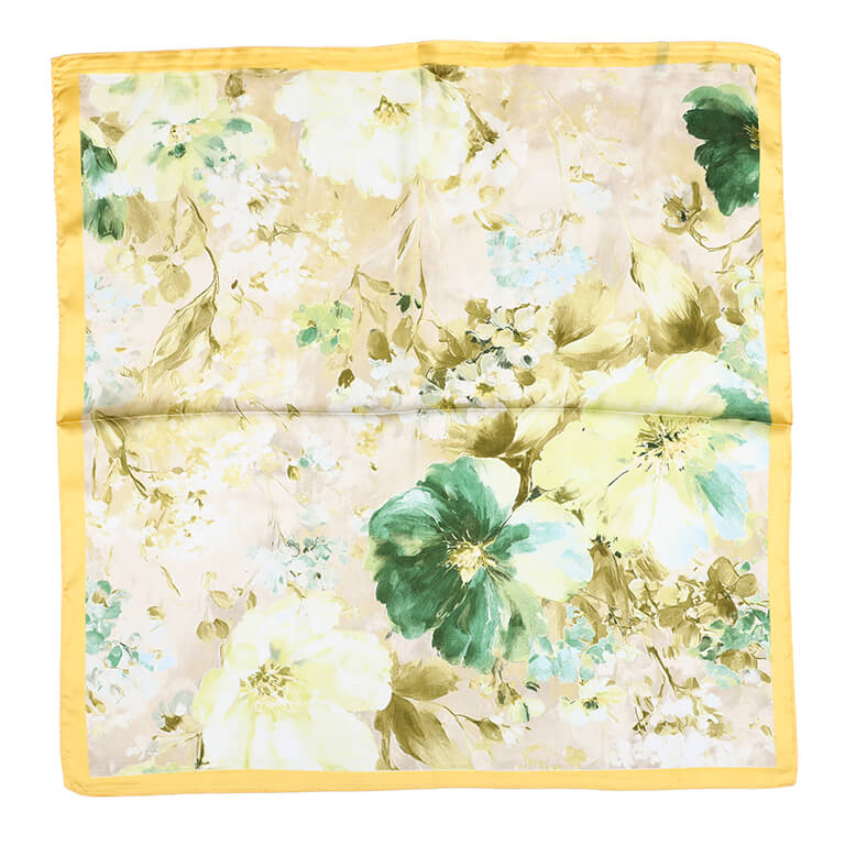 Vierkant geel bloemen sjaaltje 70 x 70 cm met bloemenprint en satijnlook
