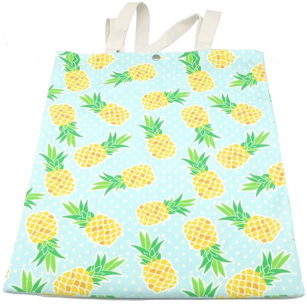 Lichtblauwe canvas shopper 40 x 33 cm met gele ananasprint, witte hengsels en druksluiting