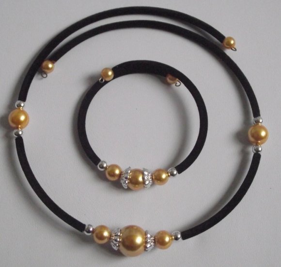 Choker ketting met bijpassende armband (beige) - Medase