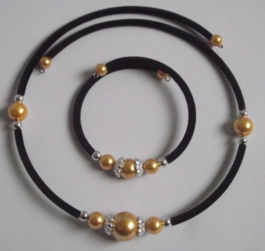 Choker ketting met bijpassende armband (beige) - Medase