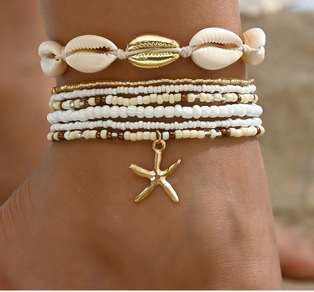 Witte enkelbandjes set met schelpen en gouden zeester bedel