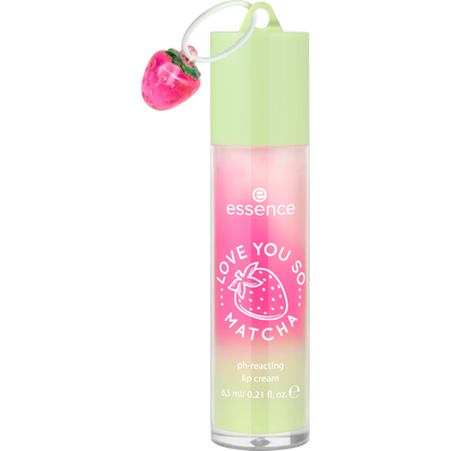 essence LOVE YOU SO MATCHA pH-reagerende lip cream met aardbei hanger 6,5 ml