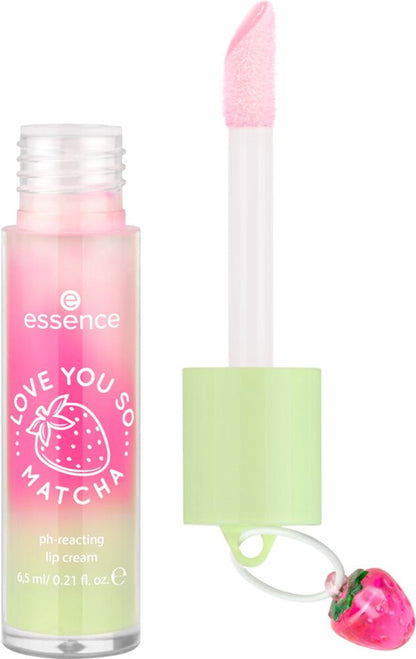 essence LOVE YOU SO MATCHA pH-reagerende lip cream met aardbei hanger 6,5 ml