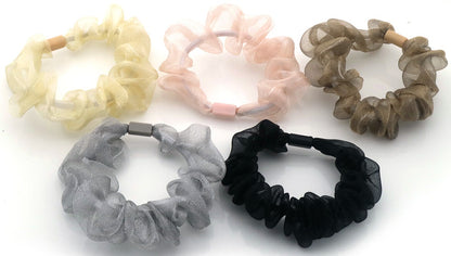 Haarelastieken set 5 stuks scrunchie organza glitter doorzichtig wit roze taupe grijs zwart detail plastic grip