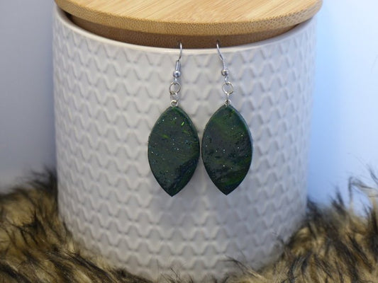 Handmade ovalen oorbellen - Forest green swirl - Medase