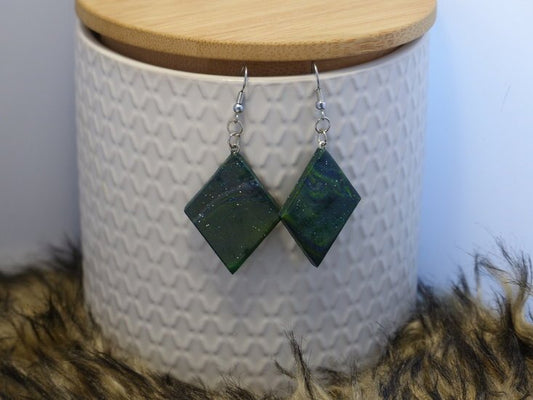 Handmade wiebertje oorbellen - Forest green swirl - Medase