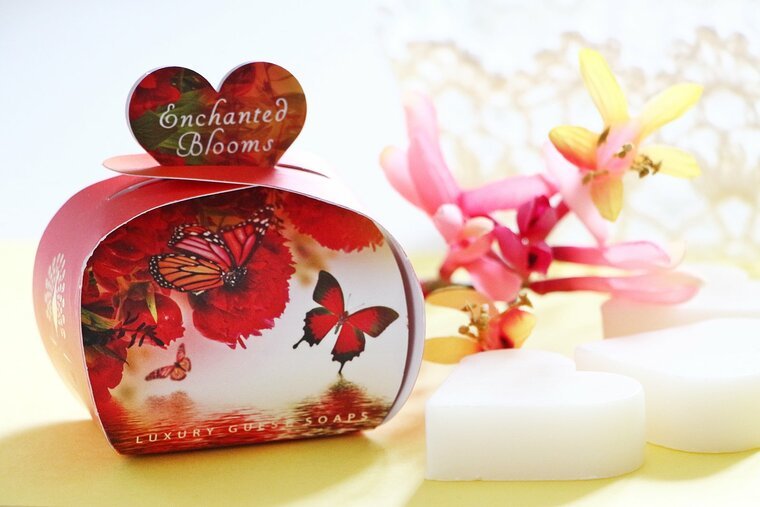 Hartjesvormige zeep 3 stuks van 20 gram - Enchanted Blooms - Medase
