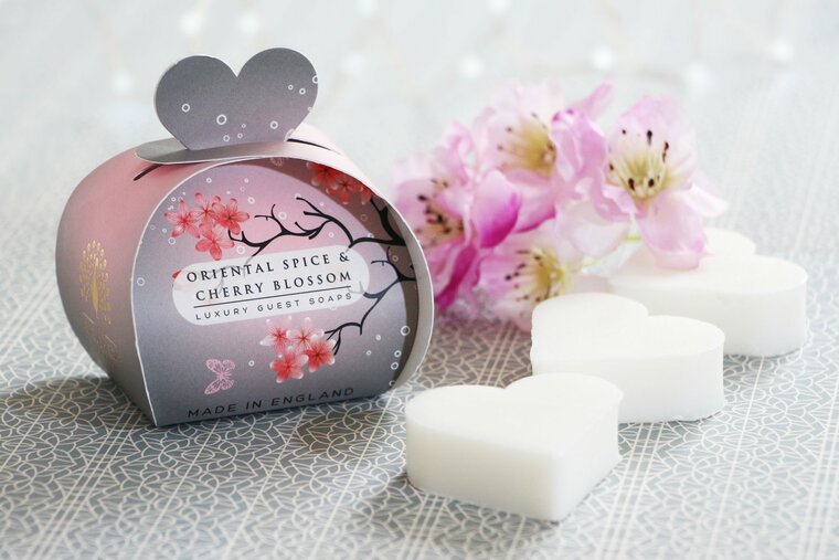 Hartjesvormige zeep 3 stuks van 20 gram - Oriental Spice & Cherry Blossom - Medase