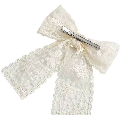 Kanten haarspeld strik 17x17cm wit bloemen patroon metalen speld achterkant