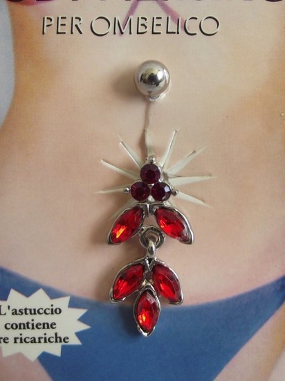 Navelpiercing met rode hanger - Medase