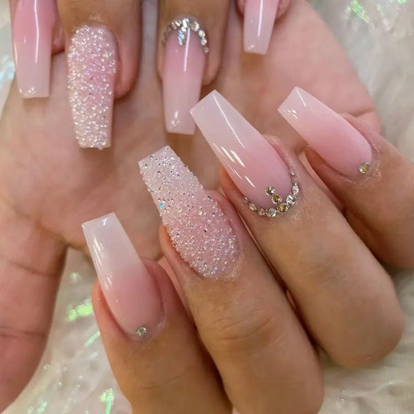 Nepnagels – 24 Stuks – Roze met Glitter & Steentjes – Inclusief Plakstrips - Medase