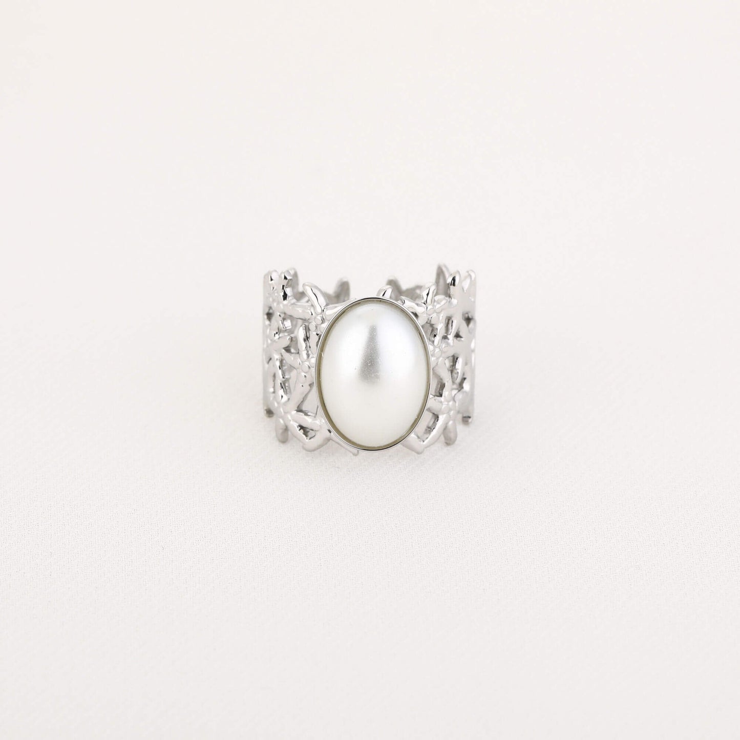 Zilverkleurige opengewerkte ring met parel - Medase