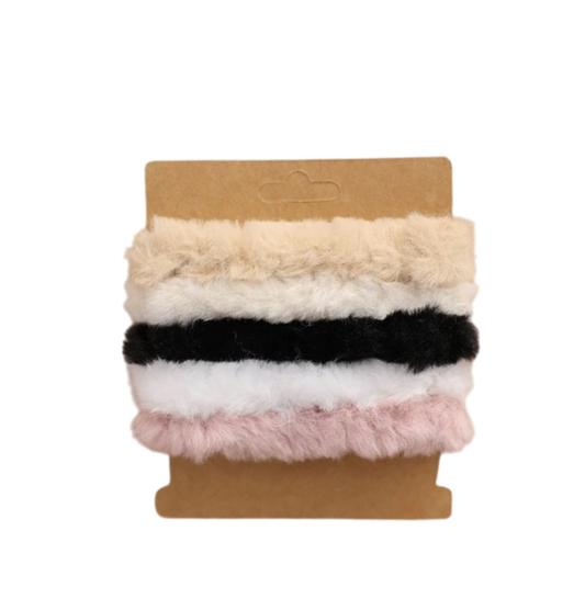 Haarelastieken set 5 stuks scrunchie fluffy teddy wit creme roze beige zwart kaartje product