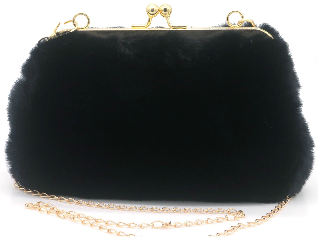 Zwarte fluffy clutch 23 x 14 cm met goudkleurige ketting en beugelsluiting, voorzijde